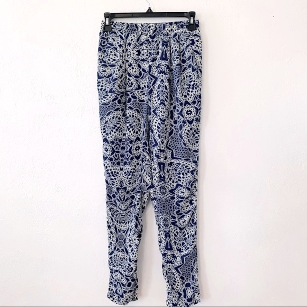 Blue & White print relaxed fit pant Size Small